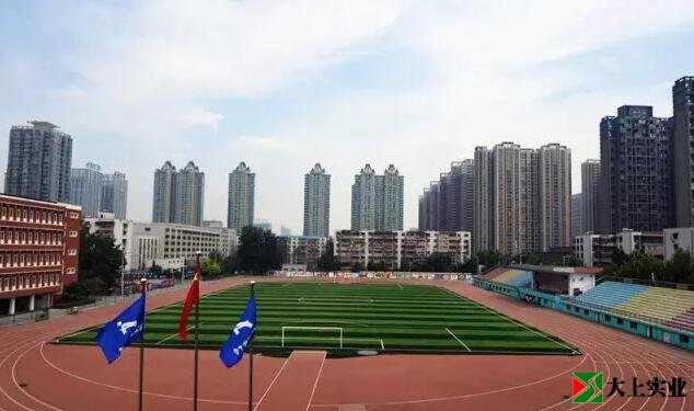 學(xué)校運(yùn)動(dòng)場(chǎng)