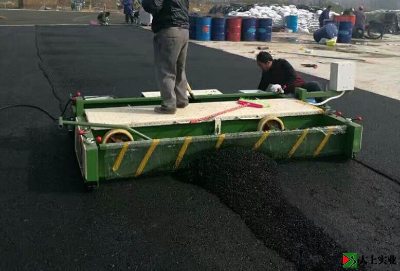 塑膠跑道攤鋪機(jī)