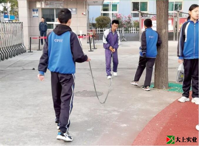 學(xué)生以小組為單位進(jìn)行實(shí)地測(cè)量