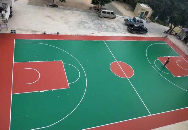籃球場(chǎng)鋪地膠用硅PU一般多少錢？