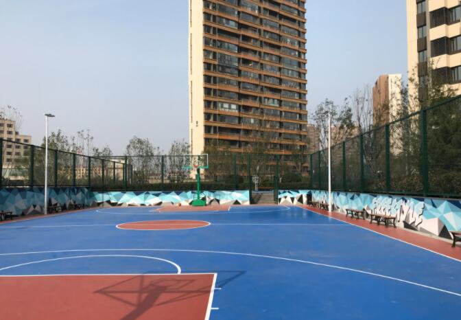 華潤威海灣九里，小區自帶海景籃球場