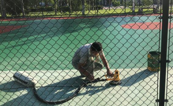 位于西安浐灞半島城市廣場(chǎng)的籃球場(chǎng)地，即將改造完畢